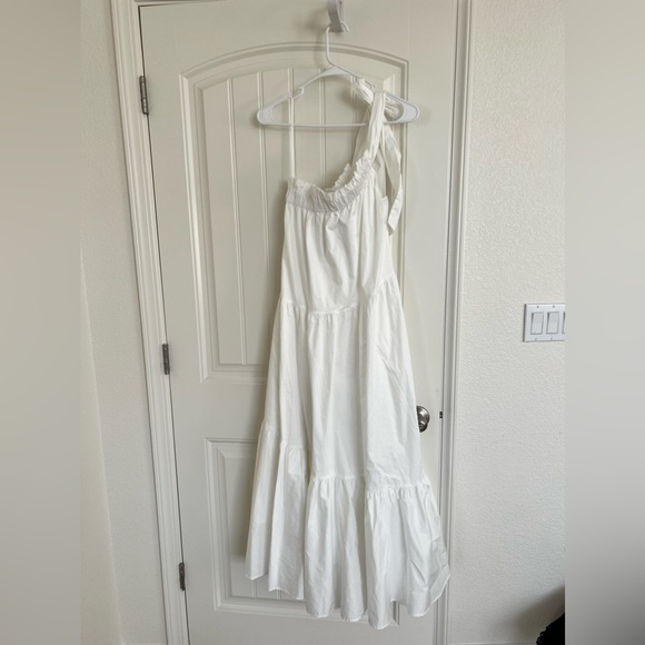 White one shoulder rdress - Picture 2 of 2